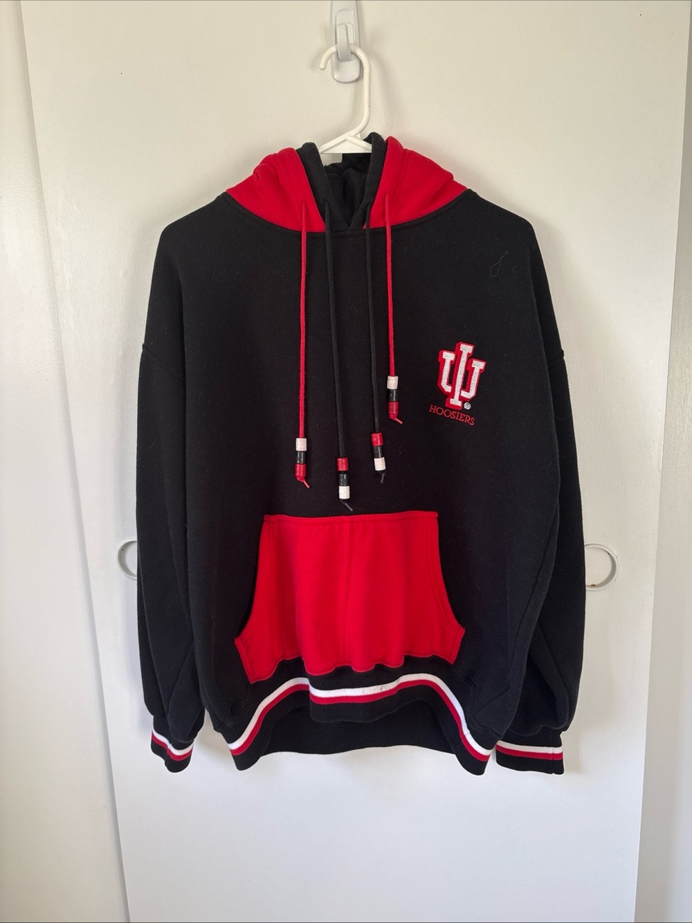 Men’s vintage STARTER Black and Red Indiana Hoosiers Pullover Hoodie large